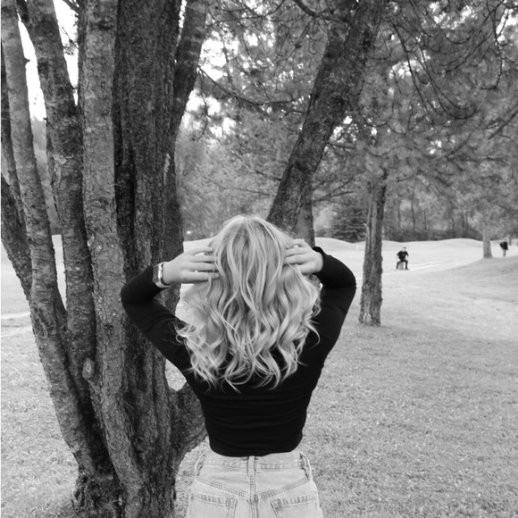 Meet your Posher, Aeris - Picture 1 of 2